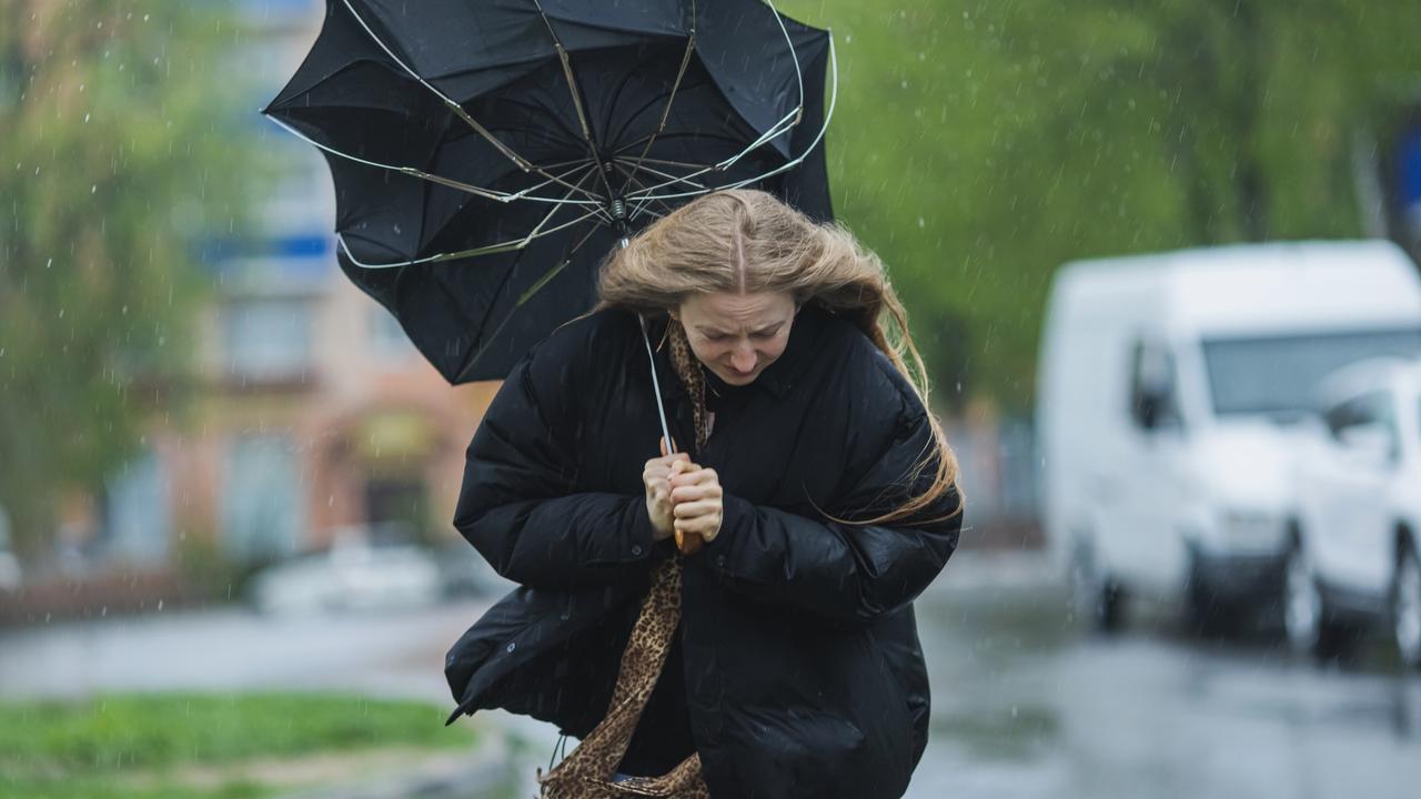 Slovenský hydrometeorologický ústav (SHMÚ) vydal výstrahu pred búrkami pre stredné a východné Slovensko.