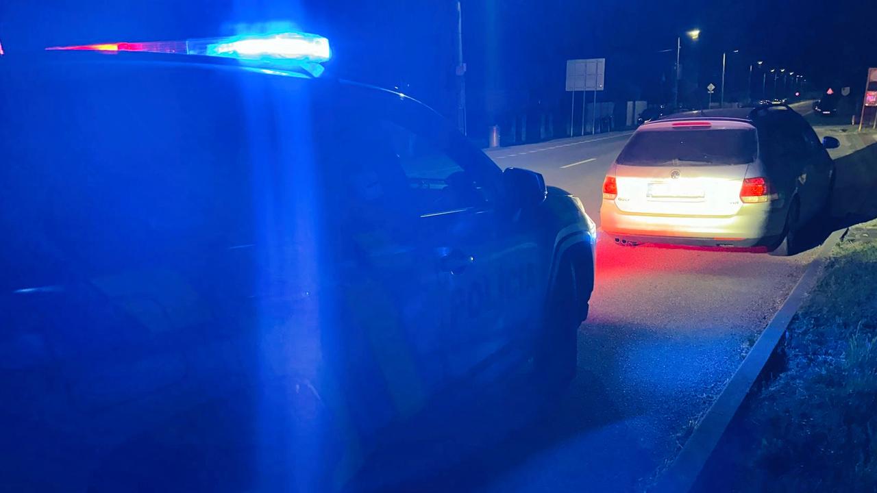 Polícia zastavila vodiča, test na alkohol mal však negatívny.
