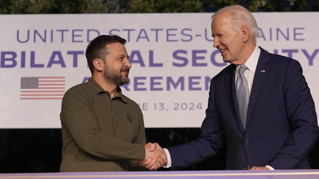 Ukrajinský prezident Volodymyr Zelenskyj a americký prezident Joe Biden.