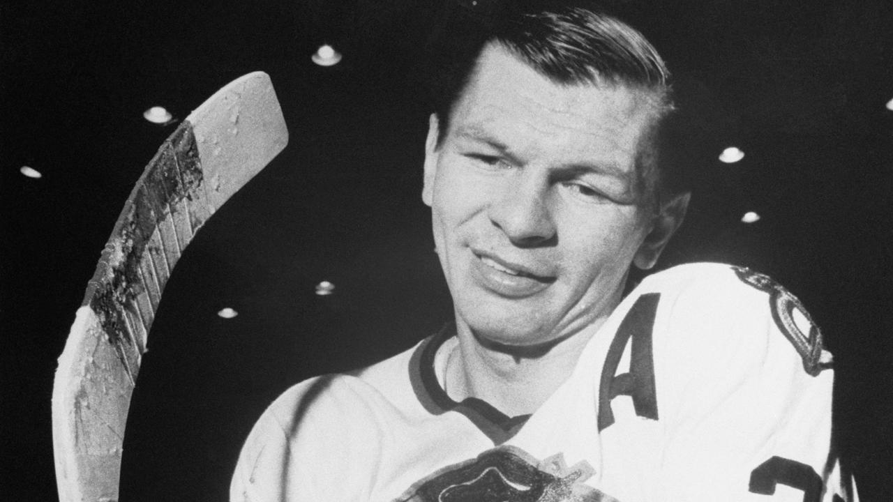 Legendárny útočník STAN MIKITA bol počas svojej hokejovej kariéry verný jednému
tímu – Chicagu Blackhawks.