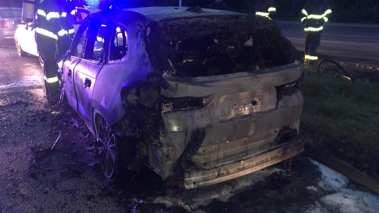 Polícia vyšetruje nočný požiar auta v Bratislave, žiada o pomoc pri objasňovaní