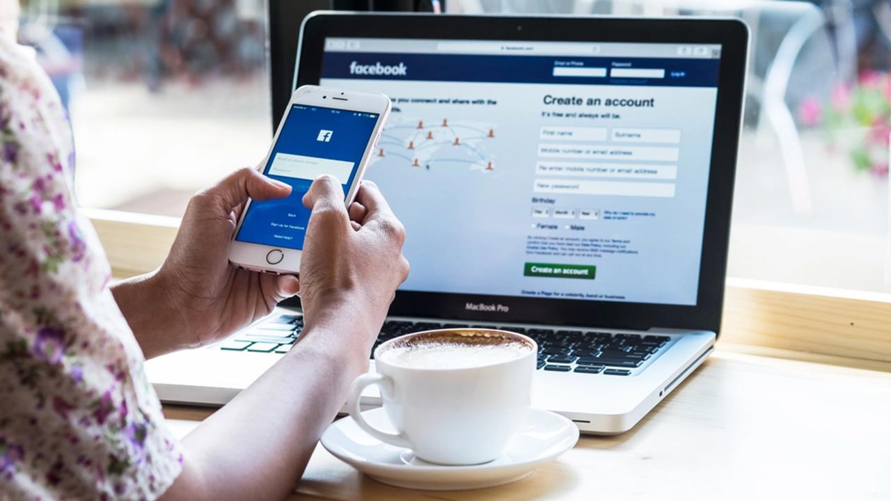 Väčšina účastníkov experimentu, ktorým bolo zakázané používať Facebook, sa cítila šťastnejšie.
