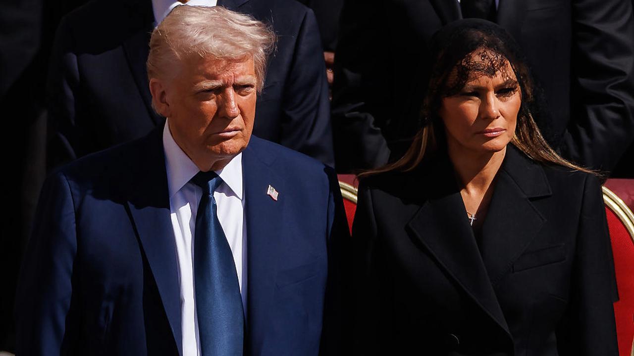 Melania Trump ťažko prežívala pohreb pápeža Františka.