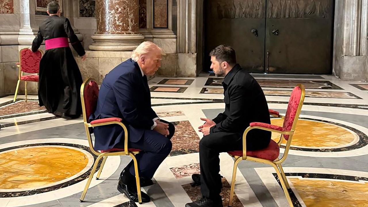 Pohreh pápeža Františka využili americký prezident Donald Trump a ukrajinský prezident Volodymyr Zelenskyj na stretnutie v Bazilika Svätého Petra vo Vatikáne.