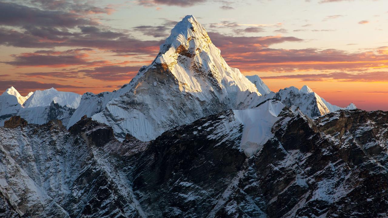 Hora Ama Dablam je vysoká 6812 metrov a nachádza sa neďaleko Mount Everestu (ilustračné foto).
