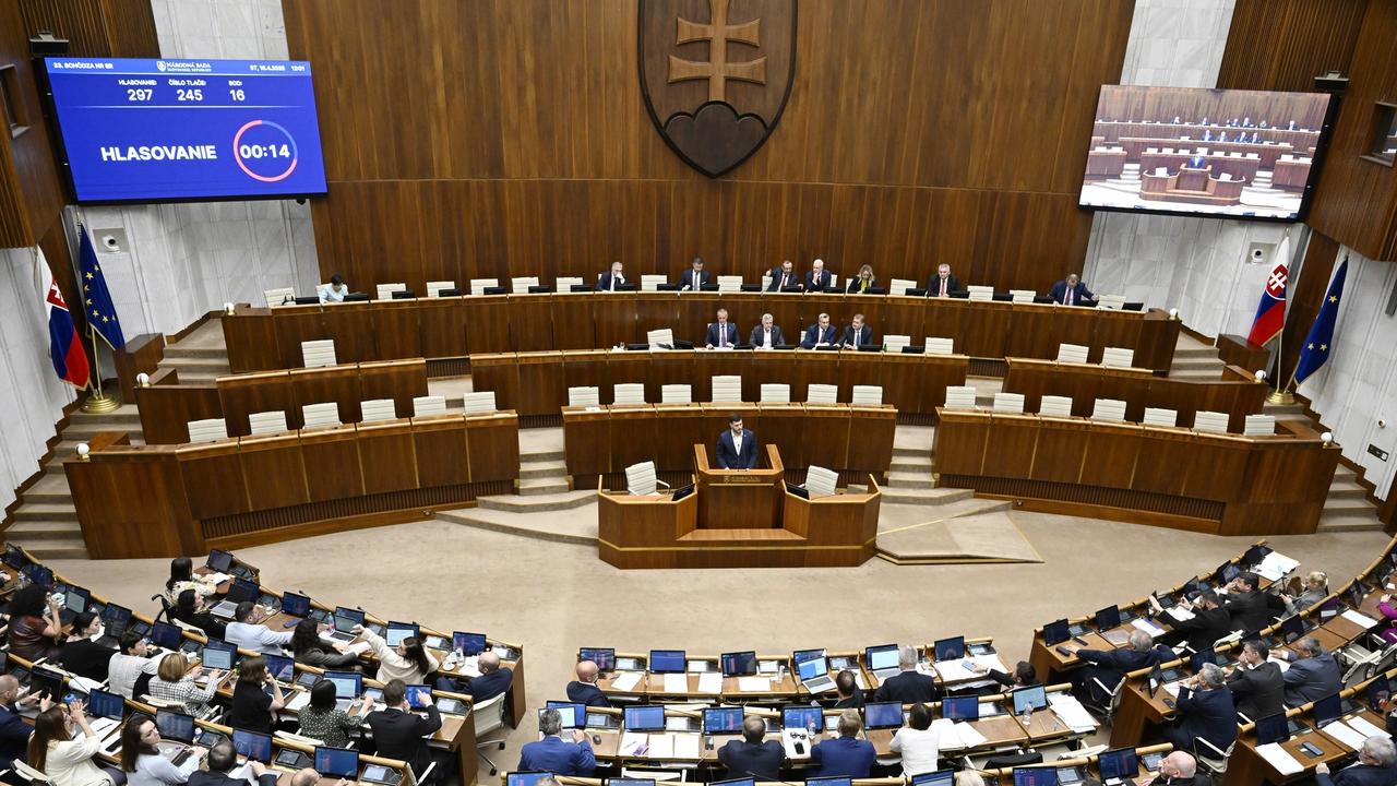 Poslanci Národnej rady (NR) SR v stredu odmietli novelu rokovacieho poriadku parlamentu z dielne opozičných poslancov z klubu Slovensko, Za ľudí a KÚ.