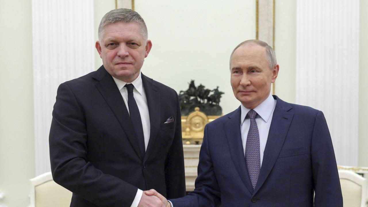 Ruský prezident Vladimir Putin (vpravo) a slovenský premiér Robert Fico počas stretnutia v Moskve 22. decembra 2024.