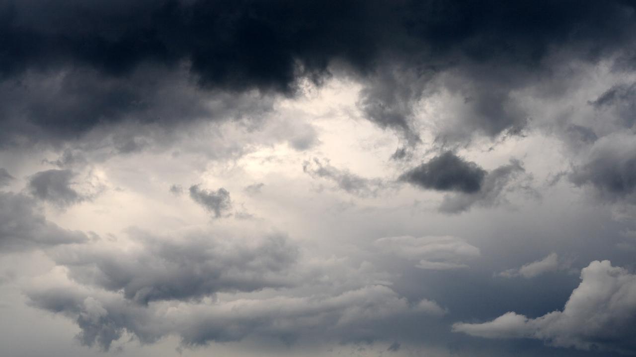 Vo viacerých okresoch Slovenska sa môže vo štvrtok (29. 5.) vyskytnúť silný vietor. Slovenský hydrometeorologický ústav (SHMÚ) preto vydal výstrahy prvého stupňa s predbežnou platnosťou do 17.00 h. Informoval o tom na svojom webe. Varuje aj pred víchricou, ktorá sa môže objaviť najmä v Banskobystrickom kraji. (Ilustračné foto)