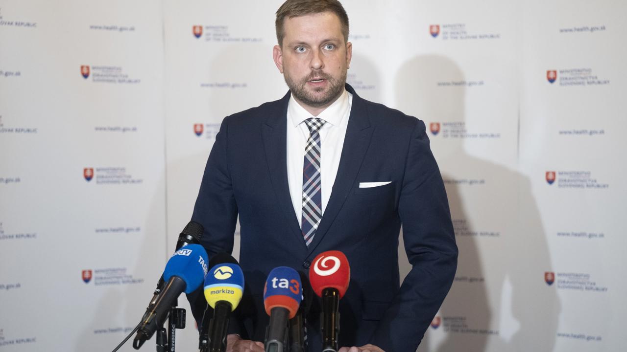 Na snímke minister zdravotníctva SR Kamil Šaško (Hlas-SD) počas vyhlásenia po mimoriadnom zasadnutí sektorovej tripartity na tému  "Dohoda na kompromise s Lekárskym odborovým združením" 16. decembra 2024 v Bratislave. FOTO TASR - Martin Baumann