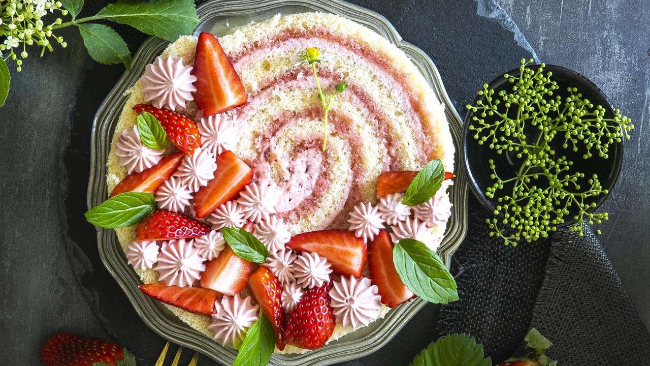 jahodová rolovaná torta