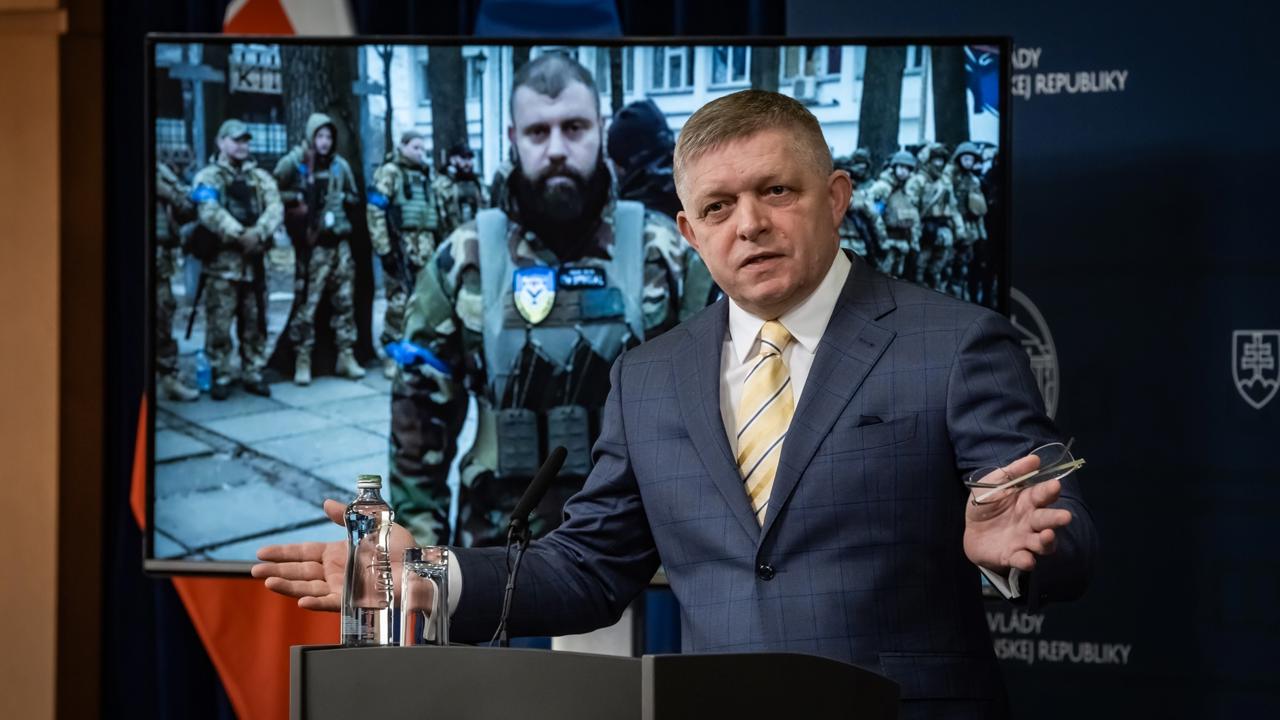 Robert Fico počas tlačovej konferencie v piatok 31. januára obvinil Gruzínsku národnú légiu a jej veliteľa Mamulašviliho zo zapojenia sa do organizovania protestov na Slovensku. Na légiu sú podľa neho napojení opoziční predstavitelia aj nepolitickí organizátori protestov zo združenia Mier Ukrajine. Premiér zároveň tvrdí, že Gruzínsku národnú légiu riadi ukrajinská rozviedka.