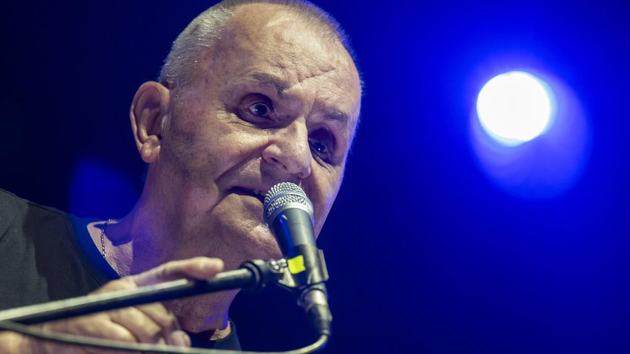 Na snímke spevák Jožo Ráž zo skupiny Elán počas koncertu Elán 70 Rock Symphony v Tipos aréne v Bratislave v nedeľu 29. septembra 2024. FOTO TASR - Martin Baumann