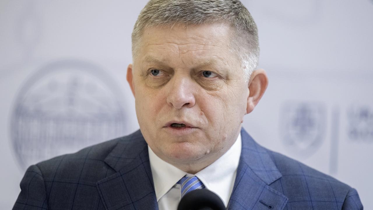 Vysoká predstaviteľka EÚ pre zahraničné veci a bezpečnostnú politiku Kaja Kallasová vystríhala lídrov členských štátov EÚ pred návštevou Moskvy pri príležitosti májových osláv Dňa víťazstva. Vzhľadom na to, že Rusko vedie vojnu v Európe, nebude ich účasť braná na ľahkú váhu, podotkla Kallasová po skončení zasadnutia Rady EÚ pre zahraničné veci.