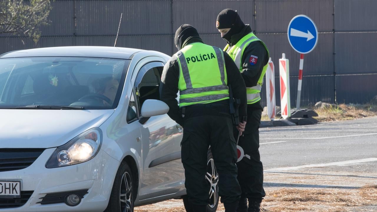 Policajné kontroly na hraničných priechodoch Slovenskej republiky