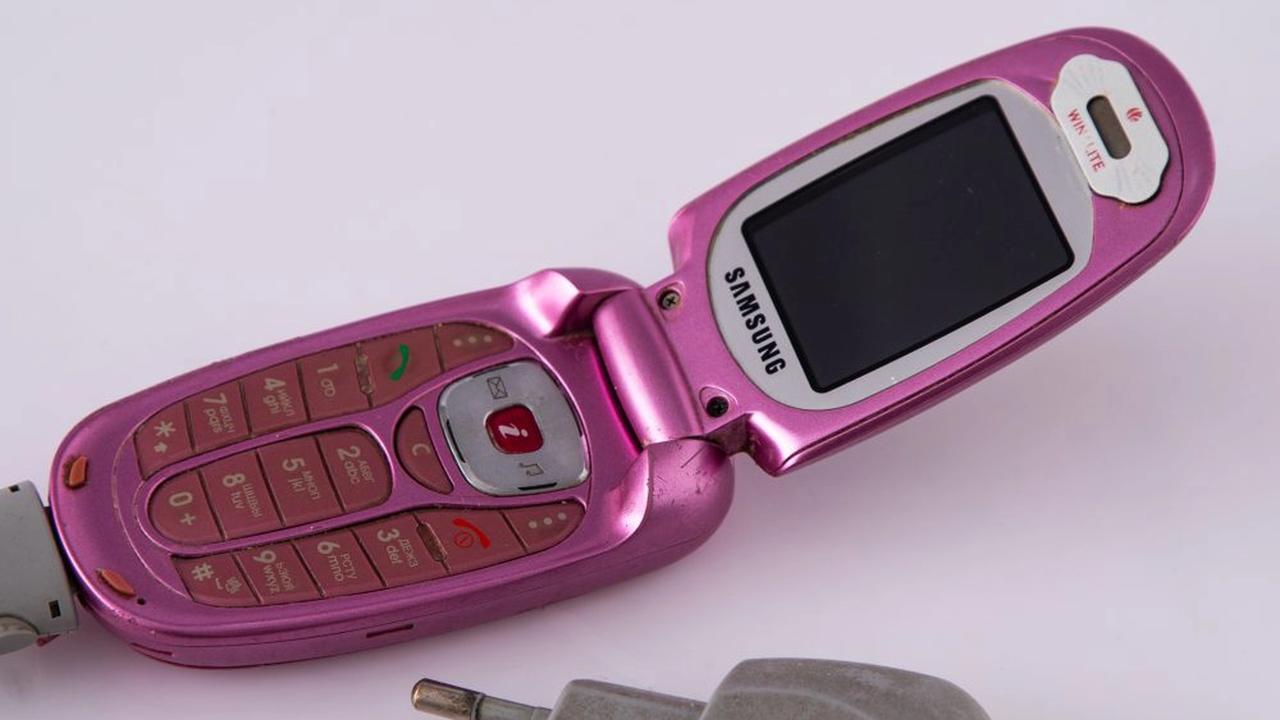Véčkové telefóny boli kedysi kráľmi mobilného sveta. Neboli to len nudné kusy plastu – ich dizajn vzbudzoval emócie.
