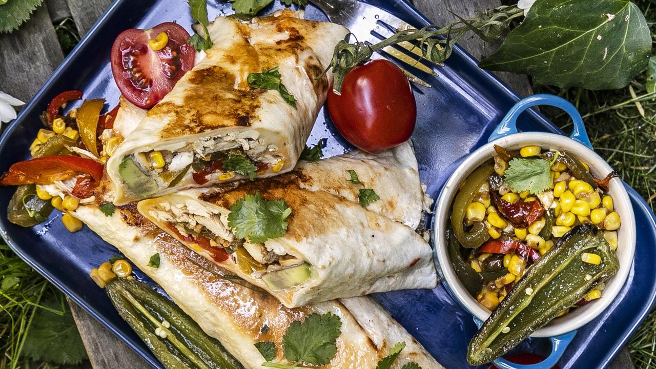 wrap s pomaly grilovaným trhaným mäsom z kuracích pŕs