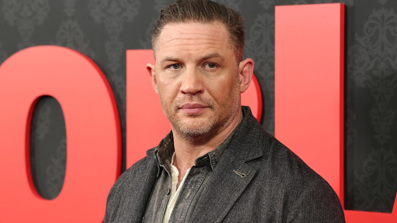Herec Tom Hardy sa objavil počas filmového festivalu v Cannes v jednej zo známych kaviarní spolu s rodinkou. Ukázal tak svoju romantickú a otcovskú stránku, ktorú fanúšikovia tak často nemôžu vidieť.