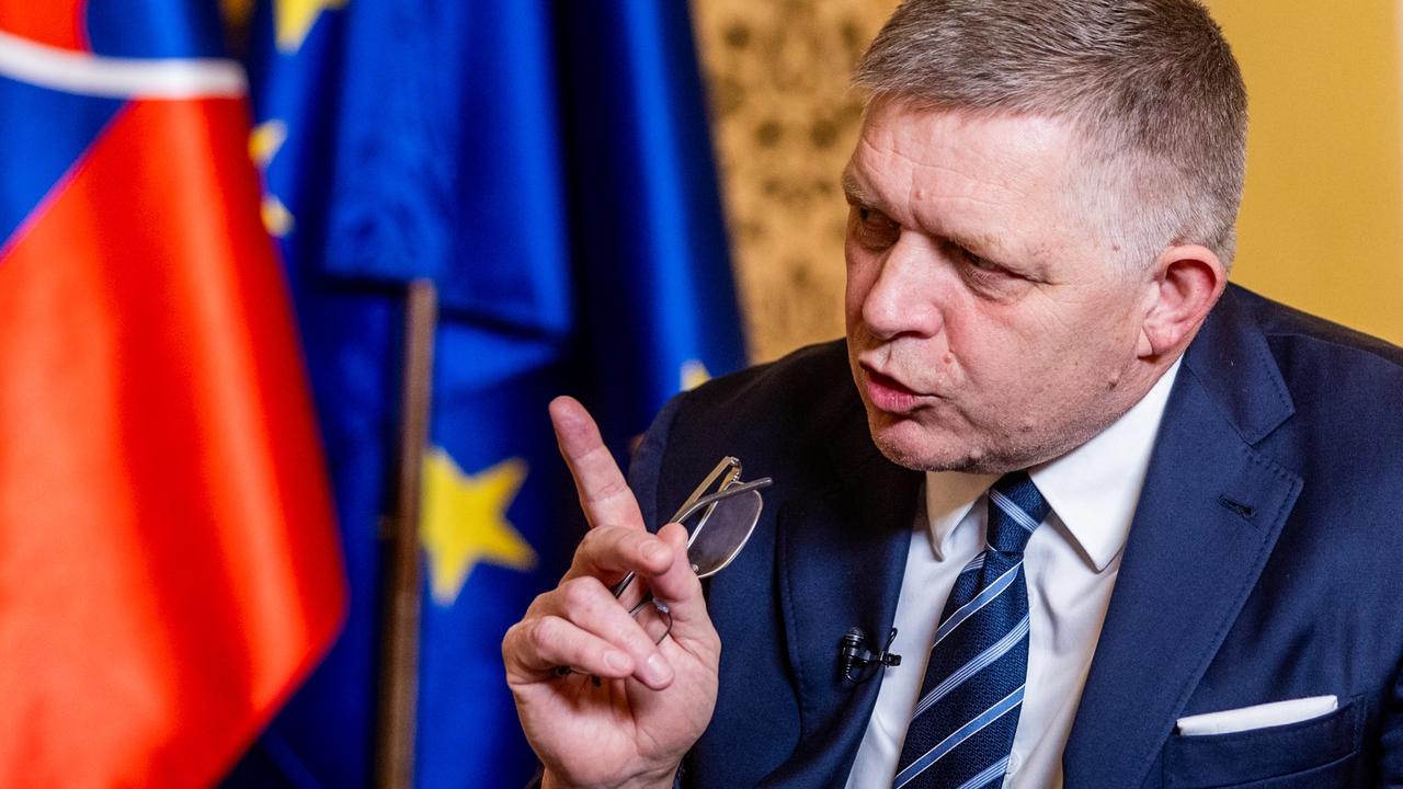 Diskusná relácia "Karty na stôl", ktorej hosťom bol Robert Fico.