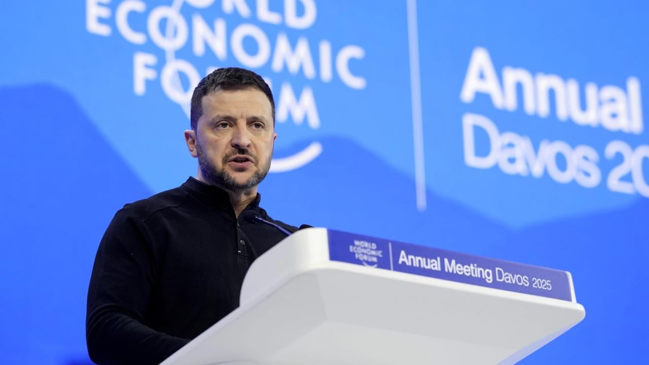 WA 78 Davos - Ukrajinský prezident Volodymyr Zelenskyj vystupuje na zasadnutí Svetového ekonomického fóra (WEF) vo švajčiarskom Davose v utorok 21. januára 2025. FOTO TASR/AP  

  

Ukrainian President Volodymyr Zelenskyy speaks at the Annual Meeting of World Economic Forum in Davos, Switzerland, Tuesday, Jan. 21, 2025. (AP Photo/Markus Schreiber)