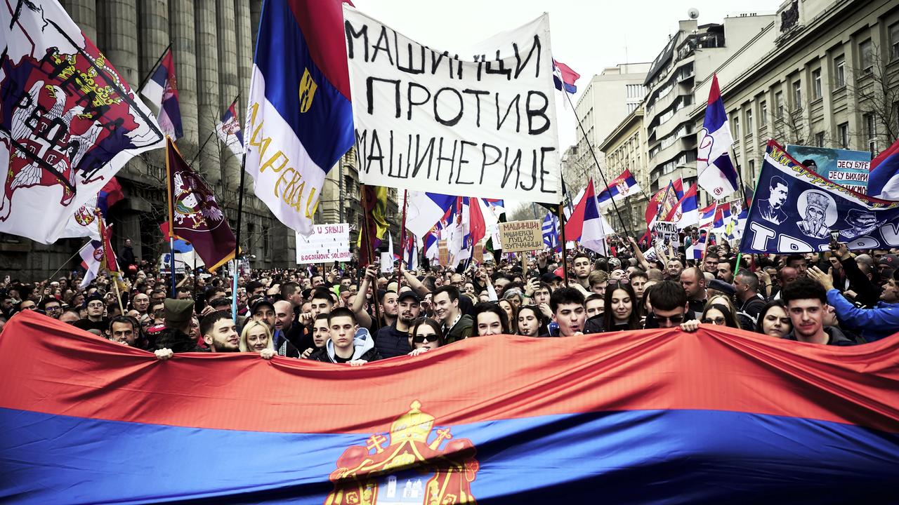 Európska únia (EÚ) v piatok vyjadrila znepokojenie nad vyhostením viac ako desiatky chorvátskych občanov zo Srbska pre ich podporu protikorupčných protestov. TASR o tom informuje podľa správy agentúry AFP.