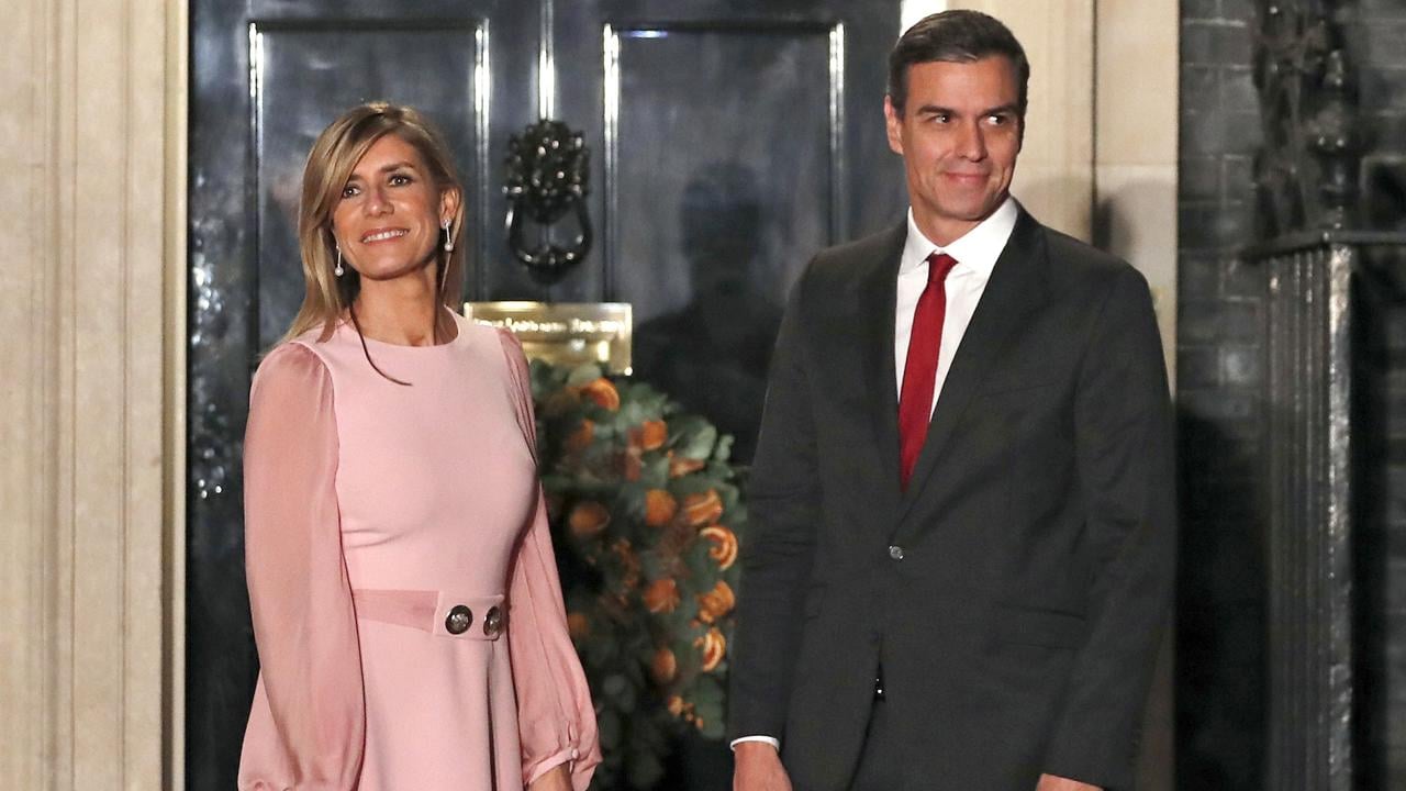 Španielsky premiér Pedro Sánchez a jeho manželka María Begona Gómezová.