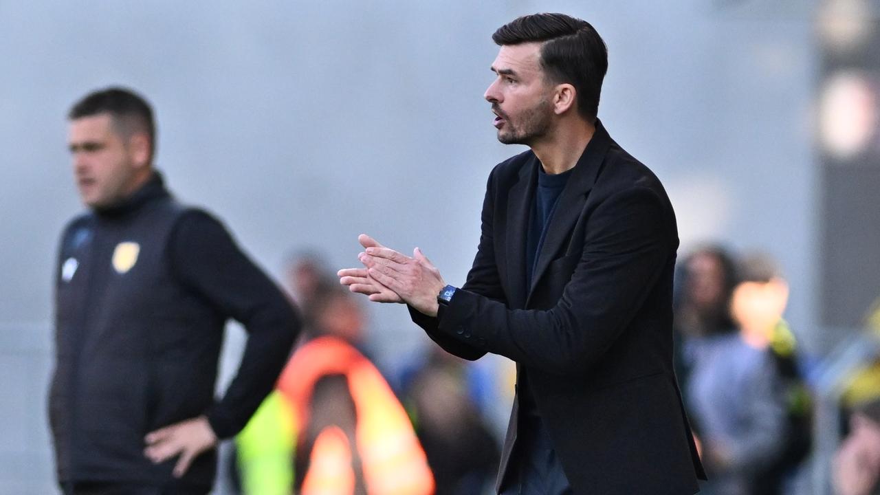 Na snímke tréner Trnavy Michal Gašparík počas zápasu 9. kola nadstavbovej časti Niké ligy o titul FC DAC 1904 Dunajská Streda - FC Spartak Trnava v Dunajskej Strede v nedeľu 11. mája 2025. FOTO TASR - Lukáš Grinaj