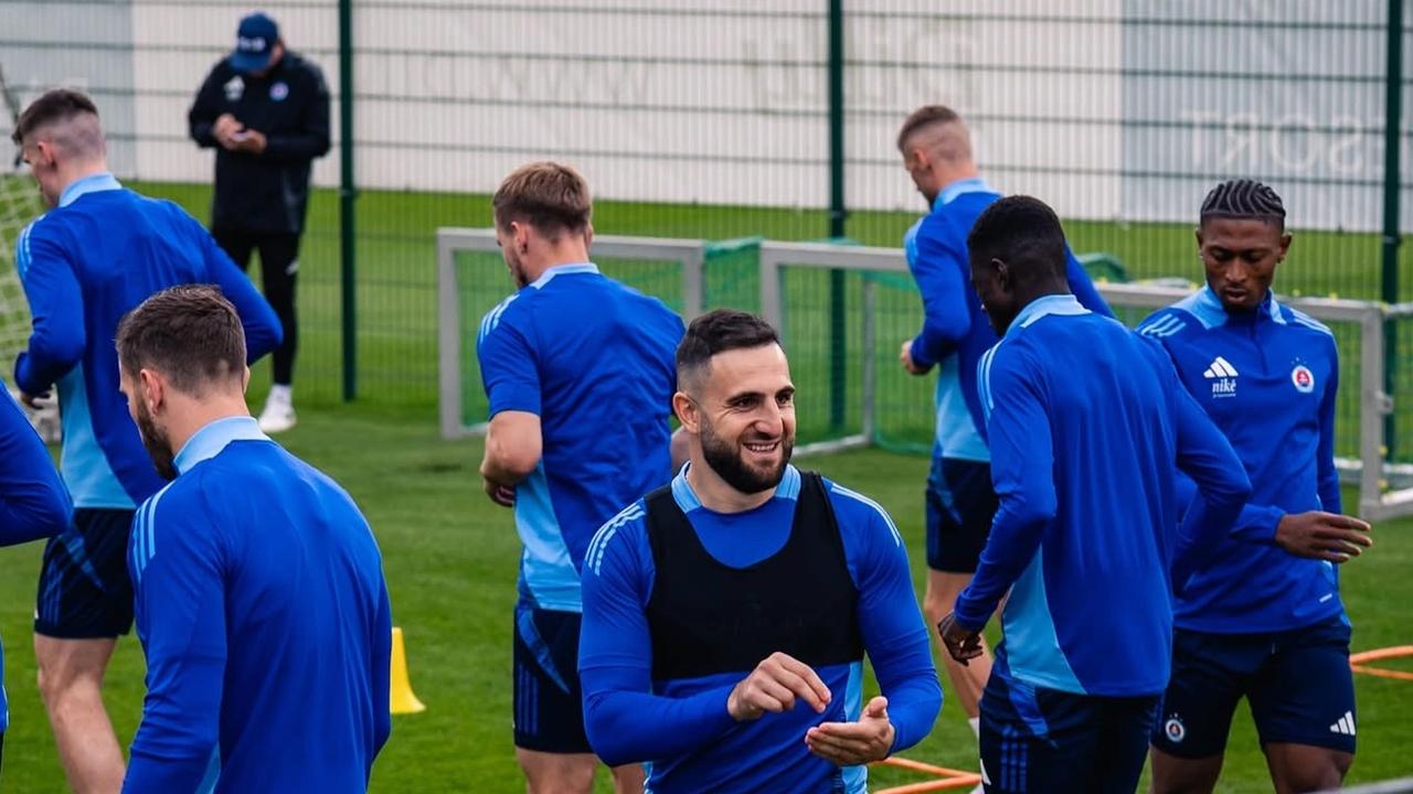 Do úvodného bloku prípravy sa zapojilo 23 hráčov. Medzi nimi je aj Vladimír Weiss mladší, Róbert Mak, Dominik Takáč a aj Tigran Barseghjan.