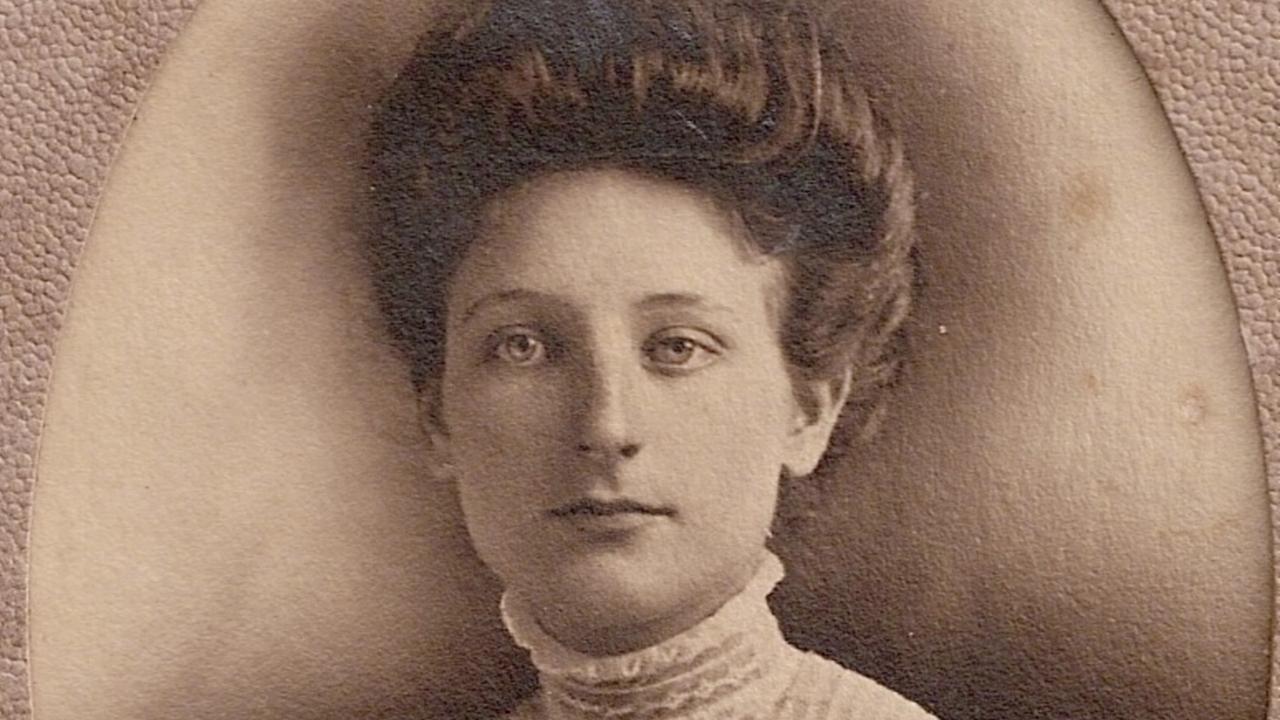 Hazel Farris bola obyčajná žena z juhu USA – až kým sa z nej podľa legendy nestala vrahyňa, utečenka a napokon múmia vystavovaná na jarmokoch.