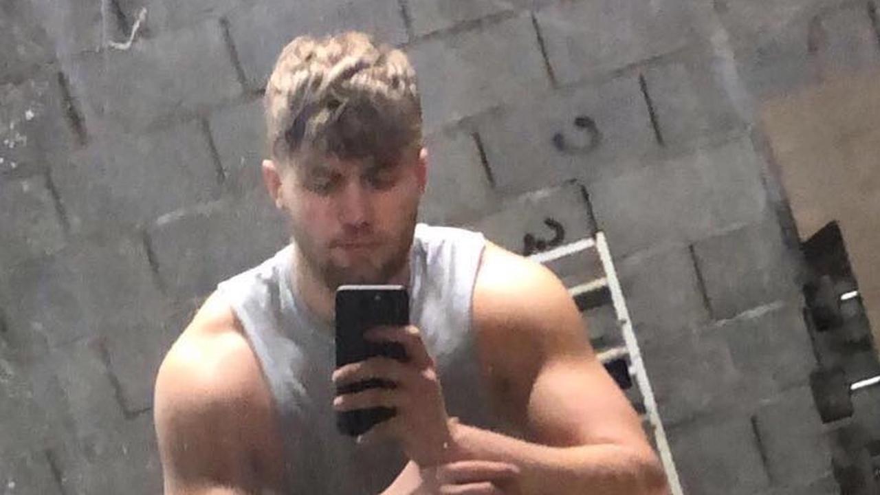 Daniel je vysoký približne 183 cm, štíhlej postavy a má svetlé vlasy s briadkou.