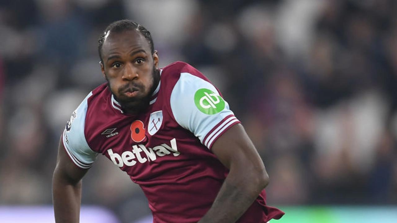 LONDON, ENGLAND - NOVEMBER 09: Michail Antonio of West Ham United in action during the Premier League match between West Ham United FC and Everton FC at London Stadium on November 09, 2024 in London, England. (Photo by Harriet Lander/Getty Images)