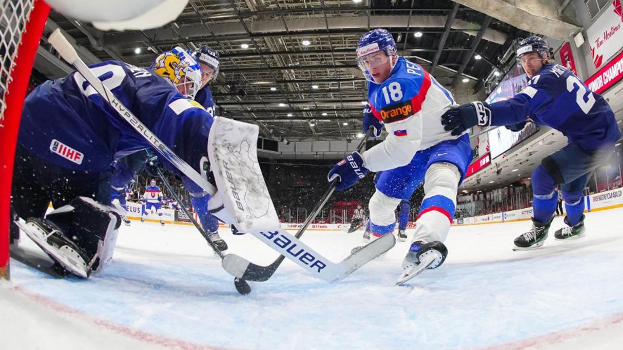 Slovenskí hokejisti prehrali vo štvrťfinále s Fínskom 3:5 a s MS sa lúčia.