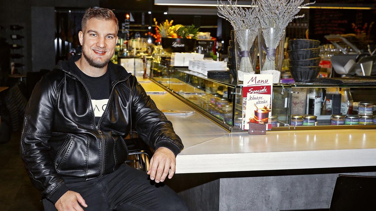 Lukáš sa aktuálne po zrážke zotavuje v nemocnici.