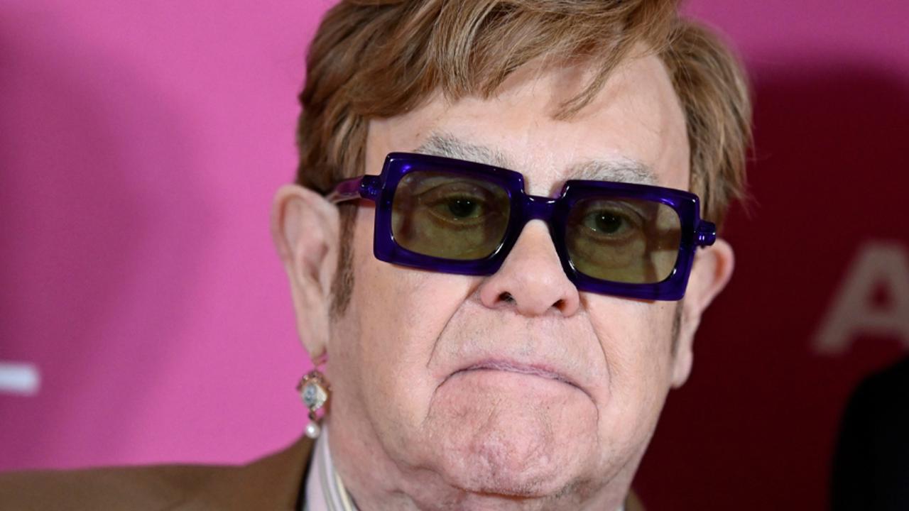 Elton John zápasí s vážnou infekciou oka