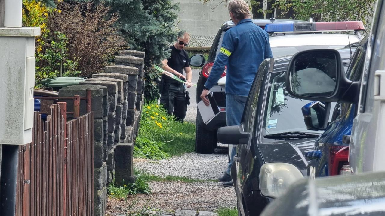 Žena našla v dome dvoch mužov s prestrelenými hlavami.