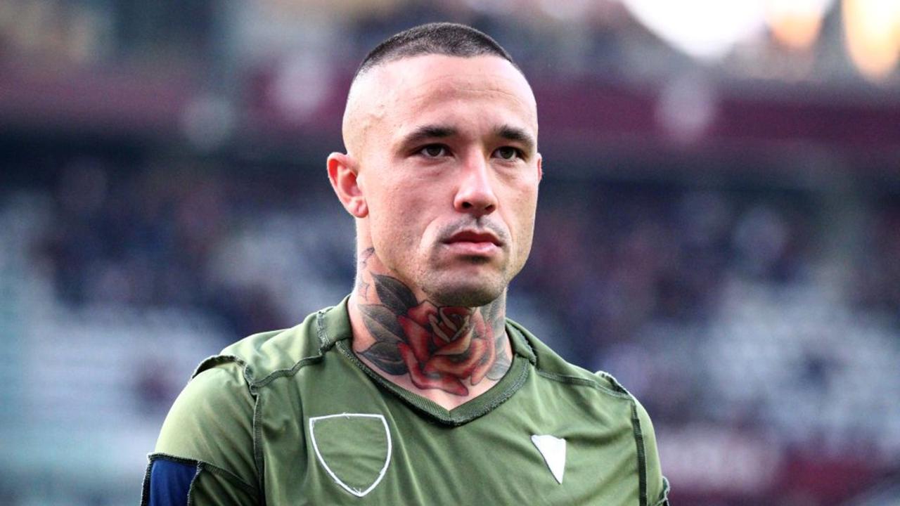 Radja Nainggolan v časoch, kedy hrával za Cagliari.