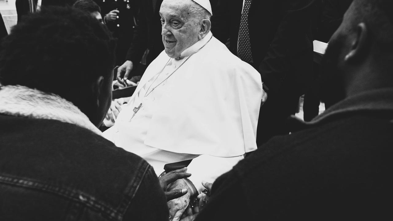 Zomrel pápež František