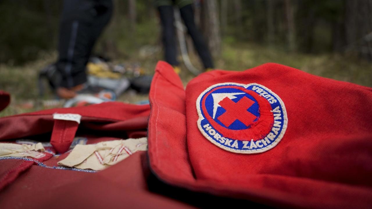 Jedného ťažko zraneného človeka si vyžiadala sobotná dopravná nehoda v Nízkych Tatrách nad obcou Vyšná Boca. Na sociálnej sieti o tom informovala Horská záchranná služba (HZS), ktorú požiadali o súčinnosť pri nehode. (Ilustračné foto)