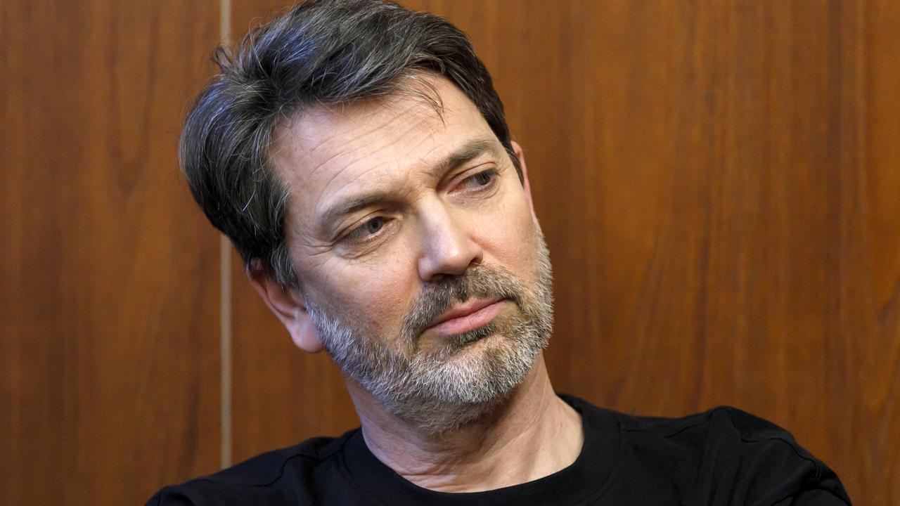 Na snímke herec Marek Majeský (Daniel Kováč/ Jozef Ružovič) počas tlačovej konferencie po verejnej generálke inscenácie Hitlerov prezident v Divadle Pavla Országha Hviezdoslava (DPOH) v Bratislave 24. marca 2025. FOTO TASR - Dano Veselský