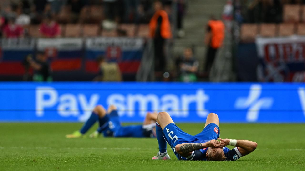 Na snímke sklamaný hráč Dominik Javorček (Slovensko) po zápase základnej A-skupiny Slovensko - Taliansko na majstrovstvách Európy hráčov do 21 rokov v Trnave v sobotu 14. júna 2025. Slovensko prehralo s Talianskom 0:1. FOTO TASR - Lukáš Grinaj