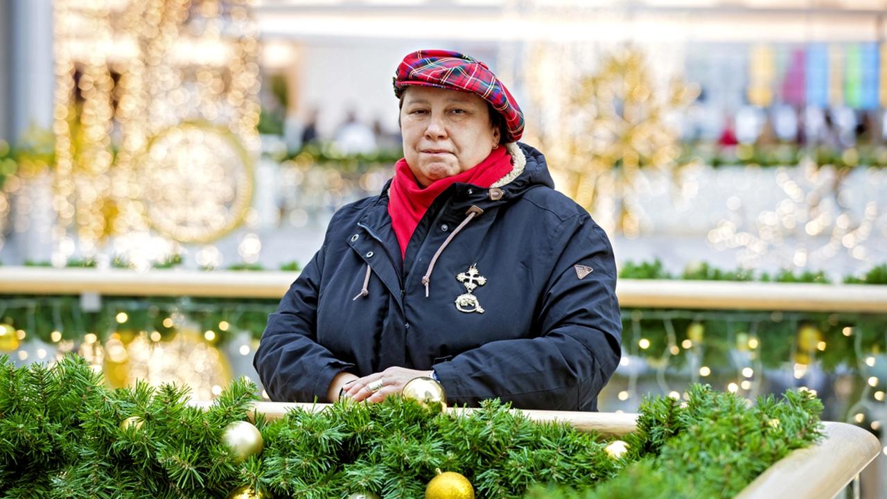 Katarína Nádaská:  Je rozhľadená žena s veľkým srdcom. Ľudovým tradíciám a duchovnej kultúre  sa venuje roky.