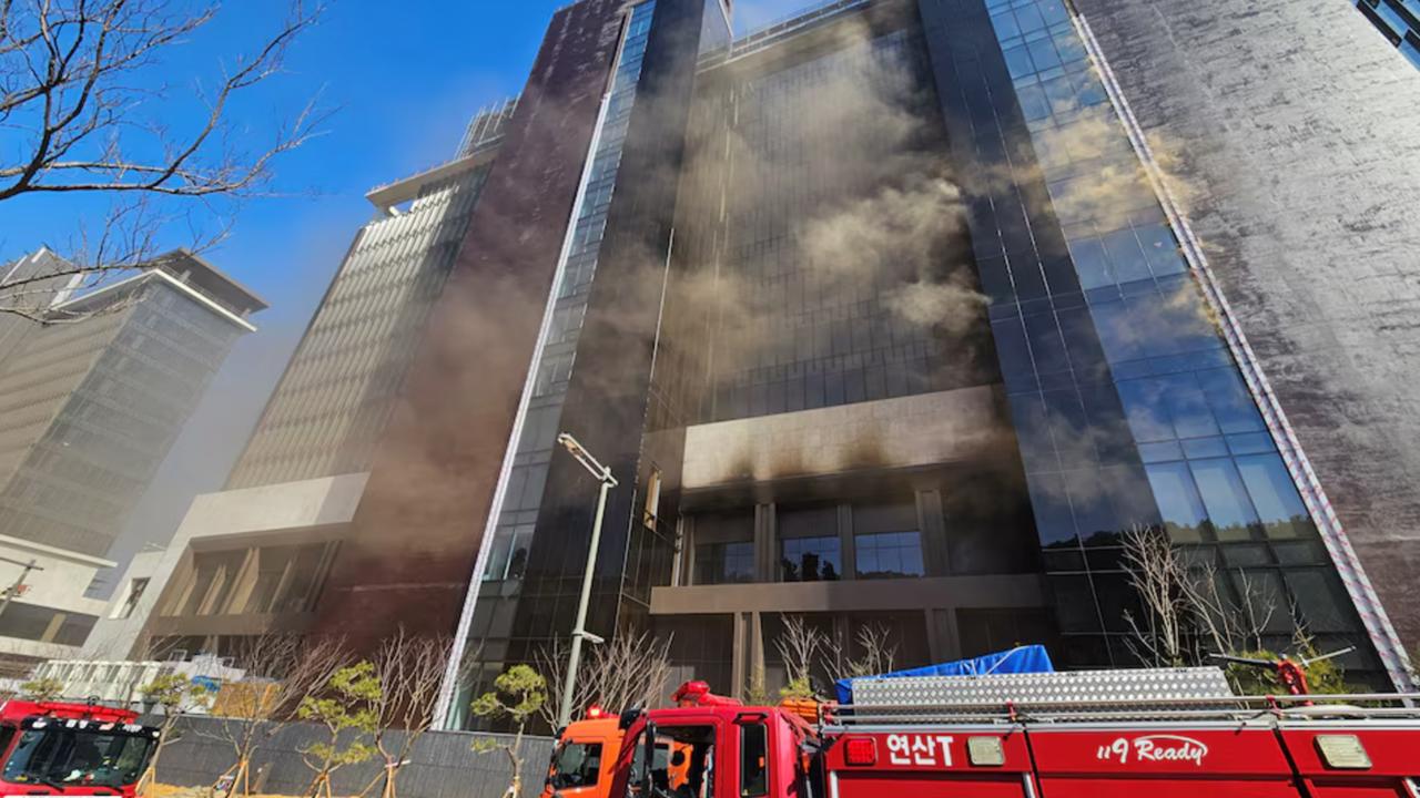 Pri požiari na stavbe hotela zahynulo najmenej šesť pracovníkov