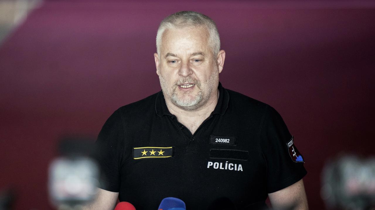 Prezídium Policajného zboru (PZ) dementovalo tvrdenia o tom, že policajný prezident Ľubomír Solák končí vo funkcii.