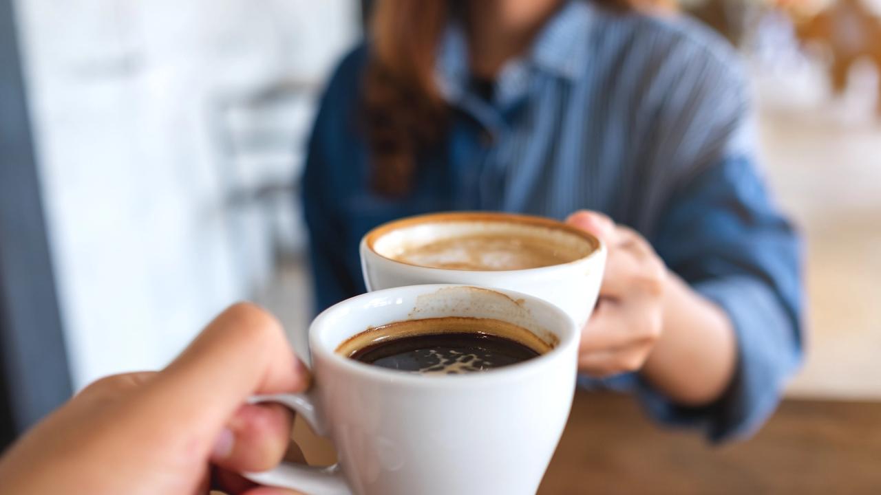 Skúsená baristka vysvetľuje, akú KÁVU preferujú muži a akú ženy: Ide o viac, ako iba o kofeín či mlieko, toto o nás VYPOVEDÁ veľa!