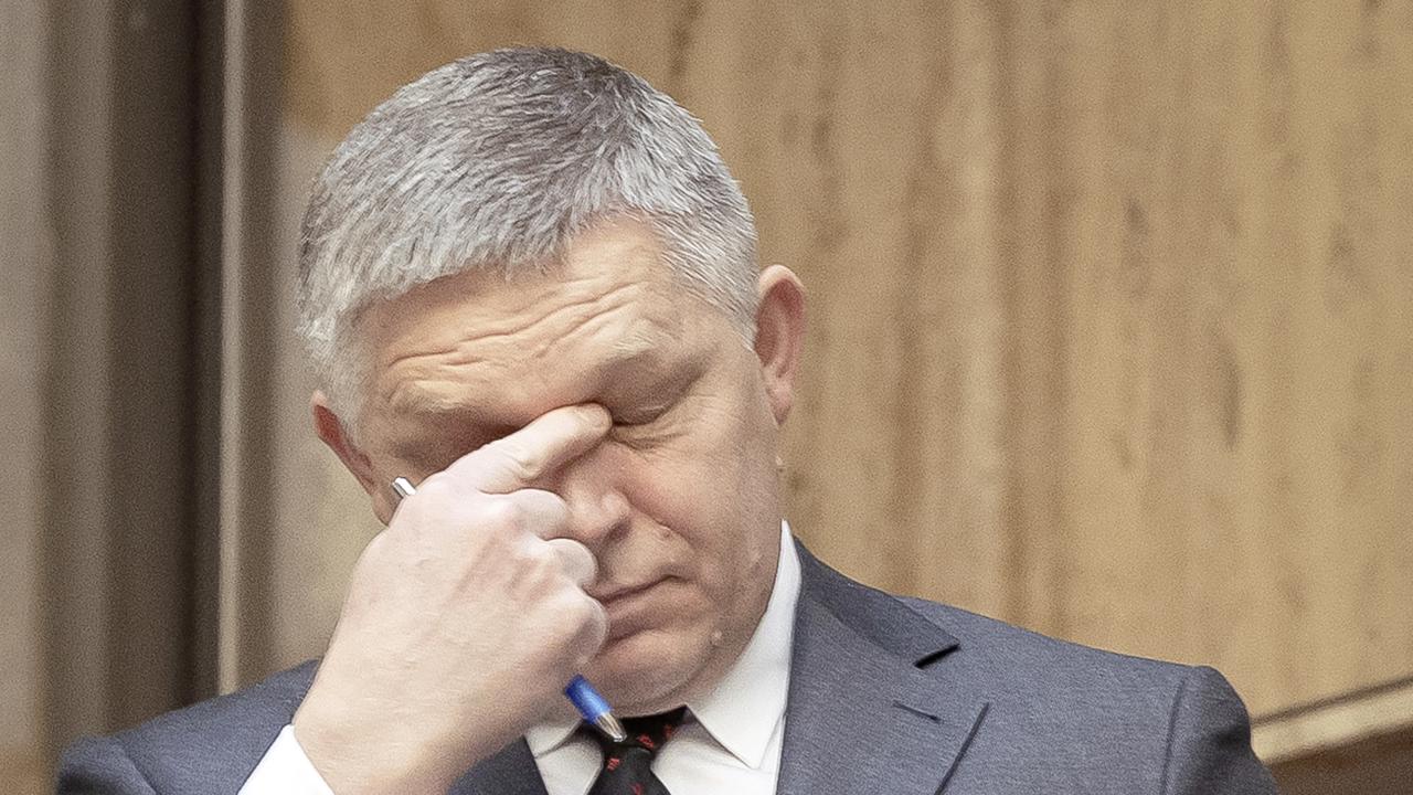 Profesionáli? Robert Fico si zatiaľ ťažkú hlavu nerobí. Tvrdí, že psychiatri zneužili svoju profesiu.