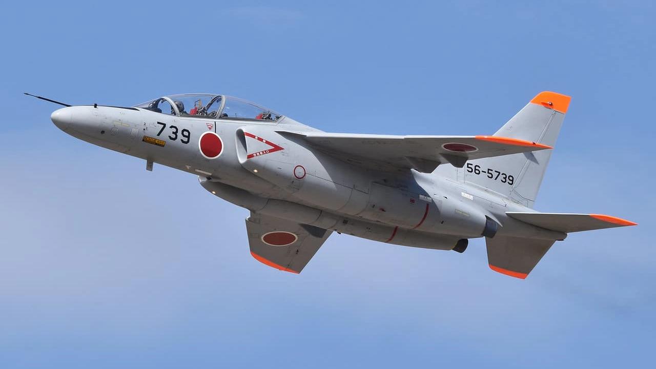 Japonsko: Cvičné vojenské lietadlo sa zrútilo, piloti sa zrejme katapultovali