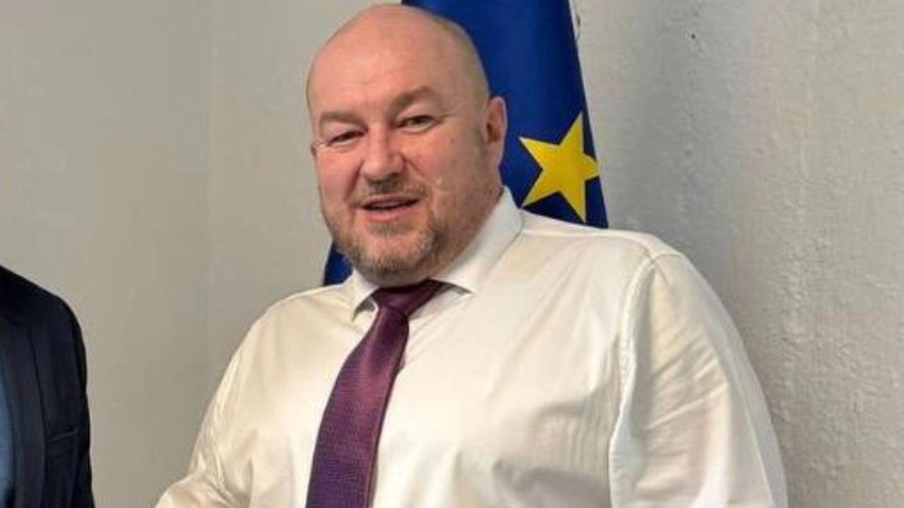 Minister Rudolf Huliak sa stretol s bývalým futbalovým reprezentantom Marekom Saparom a takto sa na spoločnej fotografii s ním usmieval. Na čom sa spolu dohodli a čo chystajú pre slovenský futbal urobiť?