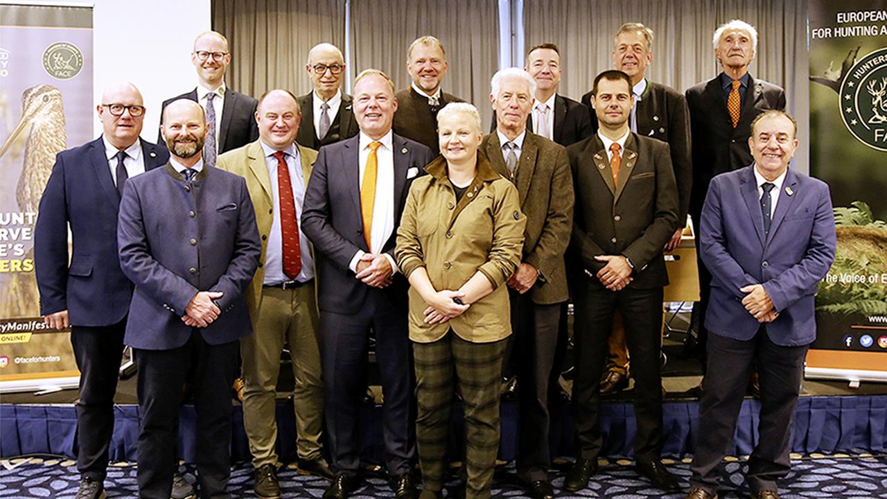 Laurens Hoedemaker vystriedal Torbjörna Larssona, delegáti zároveň vymenovali viceprezidentov.