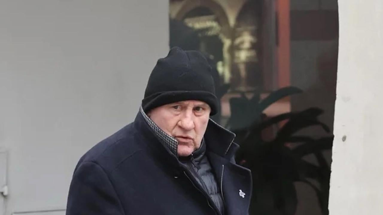 Gérard Depardieu na nákupe v centre Prahy.