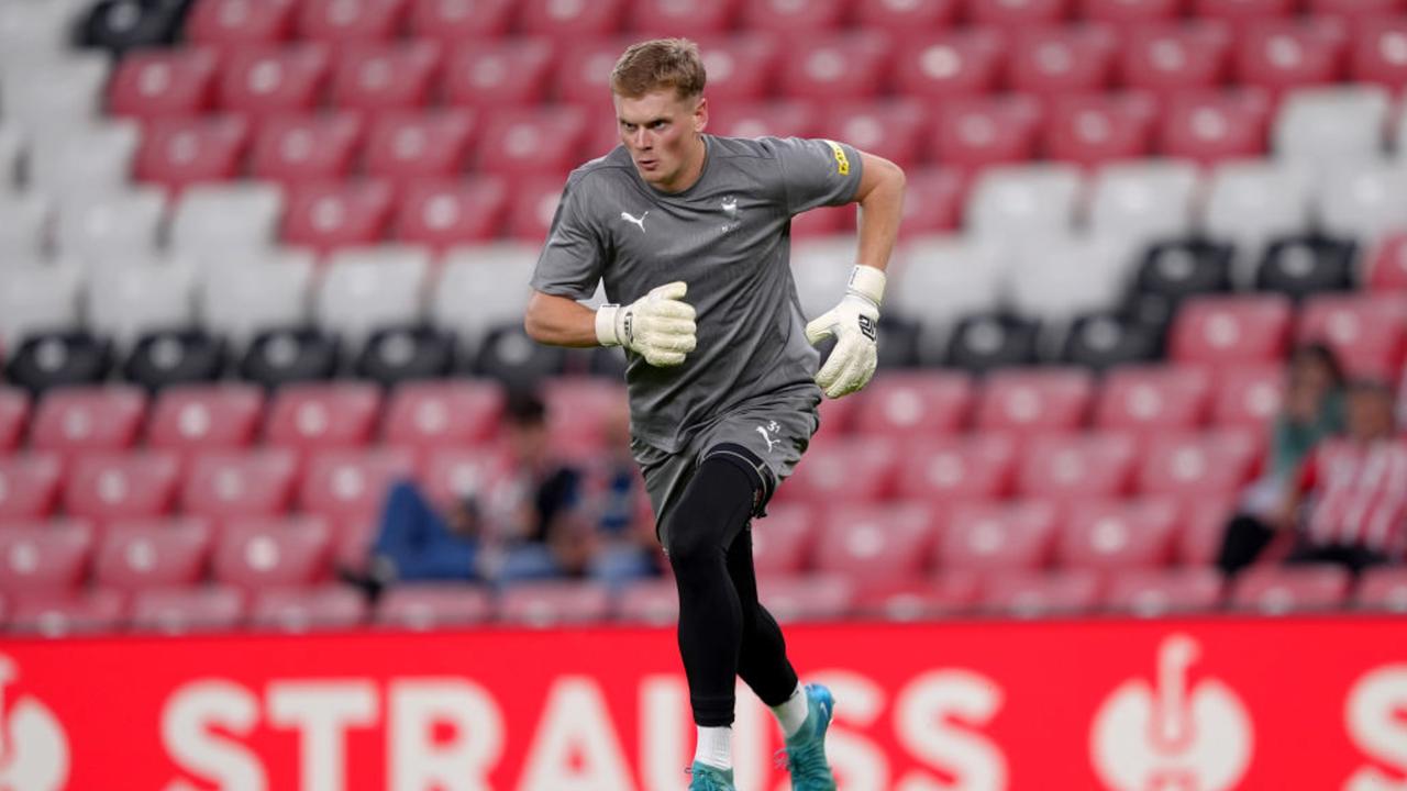 BILBAO, SPAIN - OCTOBER 24: Antonin Kinsky of SK Slavia Praha warms up prior to the UEFA Europa League 2024/25 League Phase MD3 match between Athletic Club and SK Slavia Praha at Estadio de San Mames on October 24, 2024 in Bilbao, Spain. (Photo by Juan Manuel Serrano Arce/Getty Images)