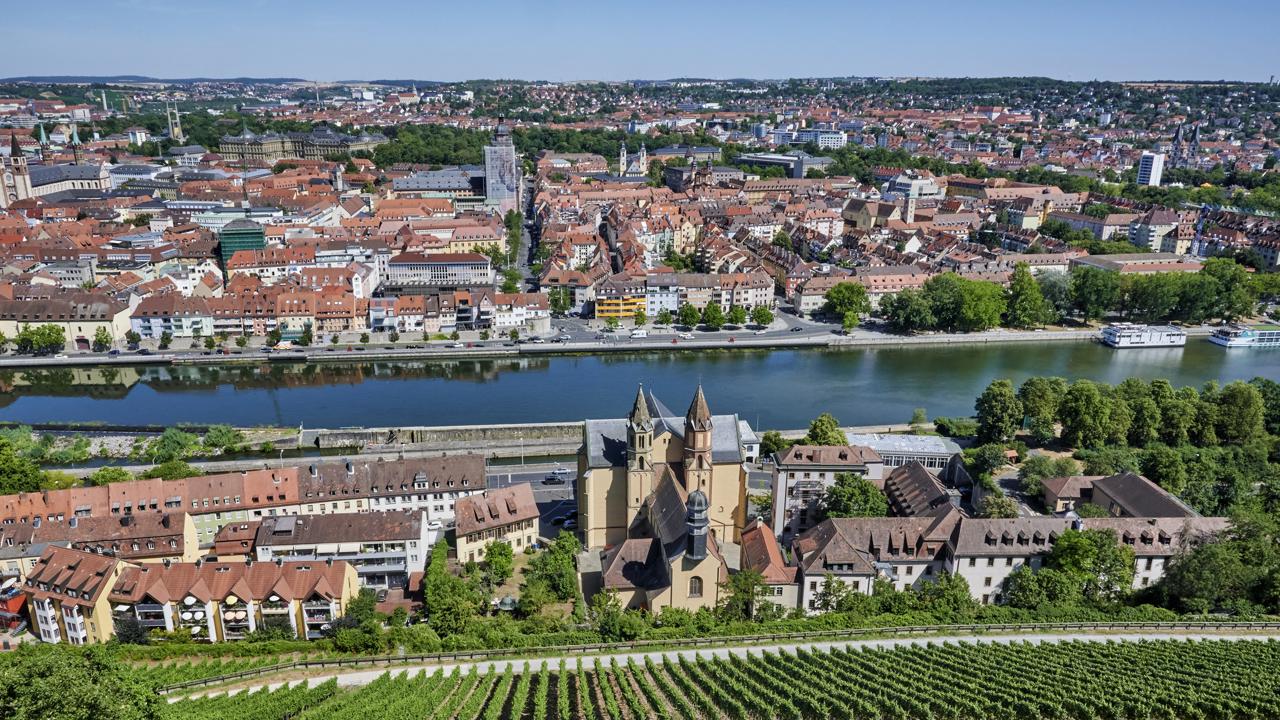 Z pevnosti Marienberg je na Würzburg takýto pohľad.